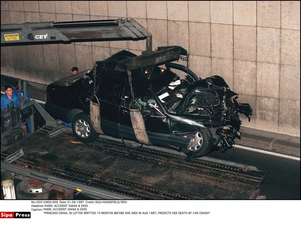 Tak wyglądał samochód Lady Di po tragicznym wypadku Tak wyglądał samochód Lady Di po tragicznym wypadku
