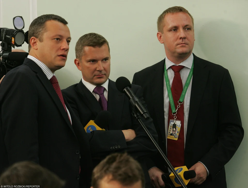 Jakub Sobieniowski (po prawej) w towarzystwie kolegów Jakub Sobieniowski (po prawej) w towarzystwie kolegów