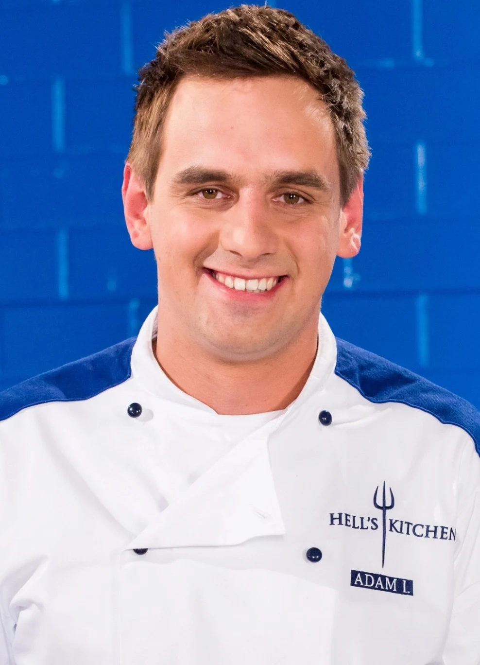 Adam Ignasiak - 26 lat - Ruda Śląska
 
Na co dzień sprzedaje artykuły BHP.  Nigdy nie gotował zawodowo. Wielki fan Górnika Zabrze. Jego cała rodzina wyemigrowała do Irlandii. On postanowił jednak zostać w Polsce i tutaj ułożyć sobie życie. Lubi być w centrum zainteresowania i jest nieprzewidywalny. Skończył technikum gastronomiczne.
