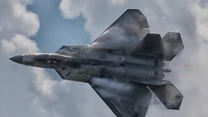 F-22 Raptor w czasie dynamicznych manewrów