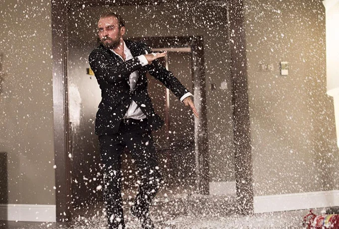 Wojciech Mecwaldowski w scenie z filmu "11 minut"