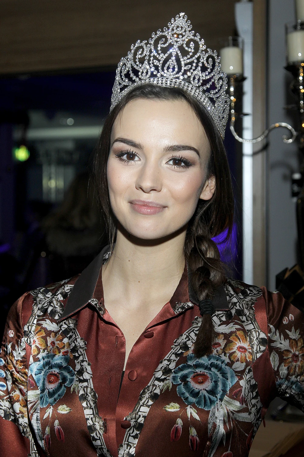 Paulina w koronie wygląda uroczo! Paulina w koronie wygląda uroczo!