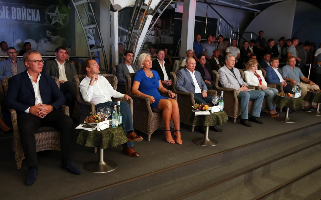 Natalia Ragozina zajęła zaszczytne miejsce u boku Putina Natalia Ragozina zajęła zaszczytne miejsce u boku Putina