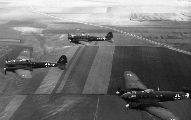 Klucz samolotów Heinkel He-111, jednego podstawowych typów (obok Do-17) bombowców Luftwaffe w 1939 roku