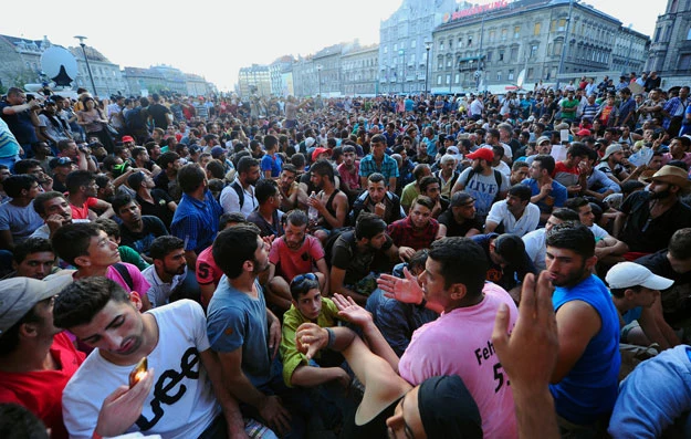 Uchodźcy w centrum Budapesztu Uchodźcy w centrum Budapesztu