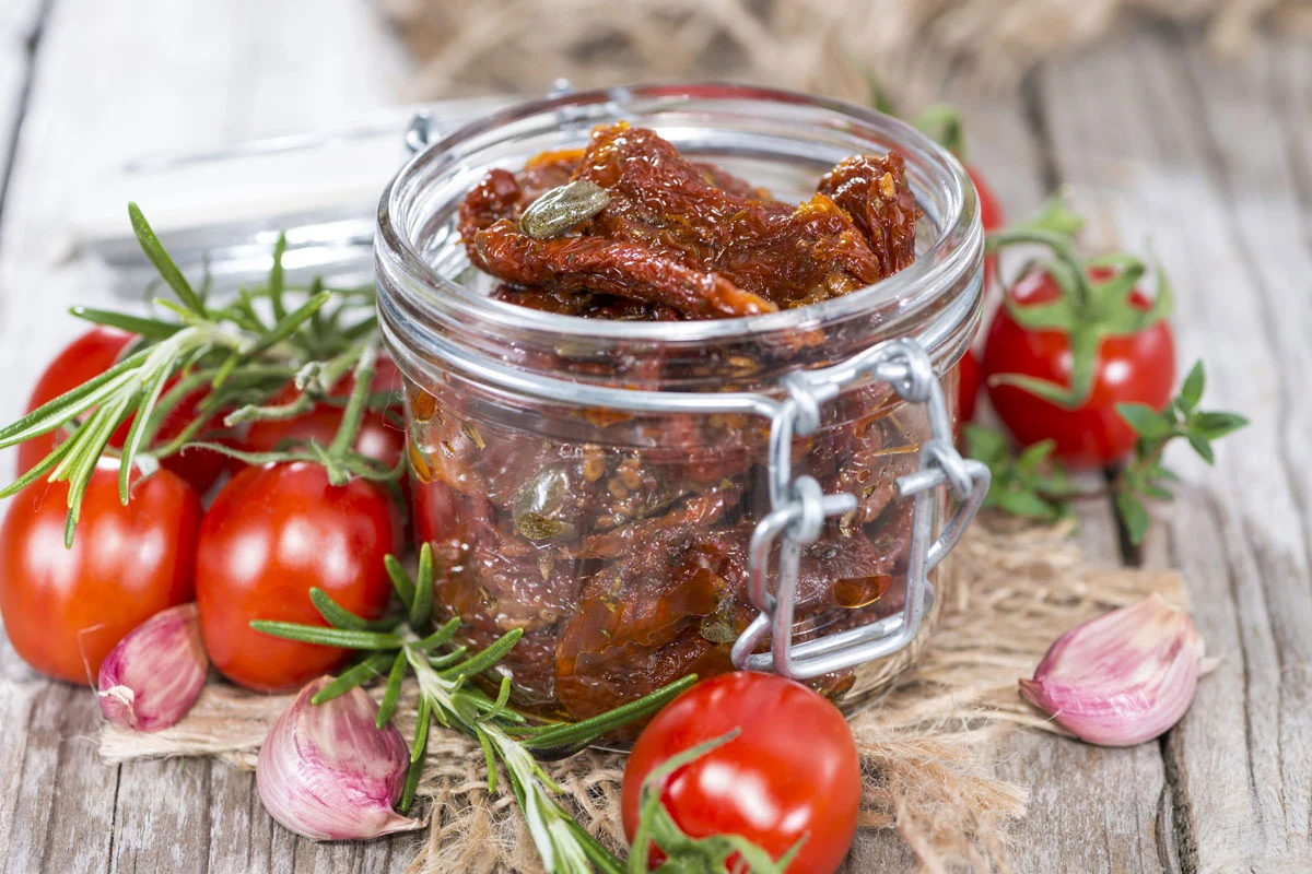 Jak samodzielnie zrobić suszone pomidory? Jak samodzielnie zrobić suszone pomidory?