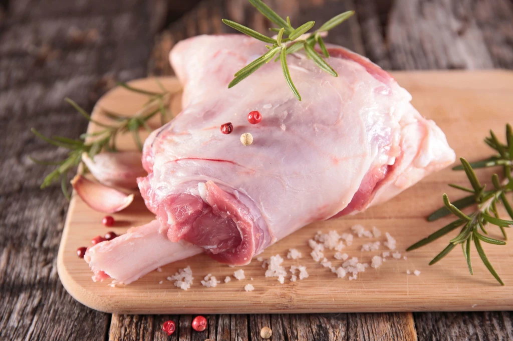 Warto wprowadzić jagnięcinę do diety dzieci uczulonych na wieprzowinę lub cielęcinę i mięso kurczaka