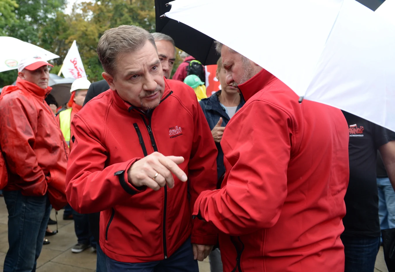 Przewodniczący NSZZ "Solidarność" Piotr Duda podczas pikiety przed Senatem Przewodniczący NSZZ "Solidarność" Piotr Duda podczas pikiety przed Senatem