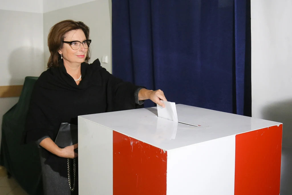 Marszałek Sejmu Małgorzata Kidawa-Błońska w drodze na referendum w Warszawie-Ursusie Marszałek Sejmu Małgorzata Kidawa-Błońska w drodze na referendum w Warszawie-Ursusie