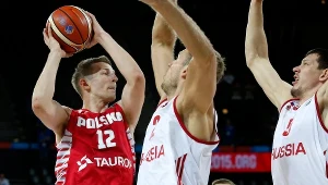 W akcji Adam Waczyński (z lewej) 