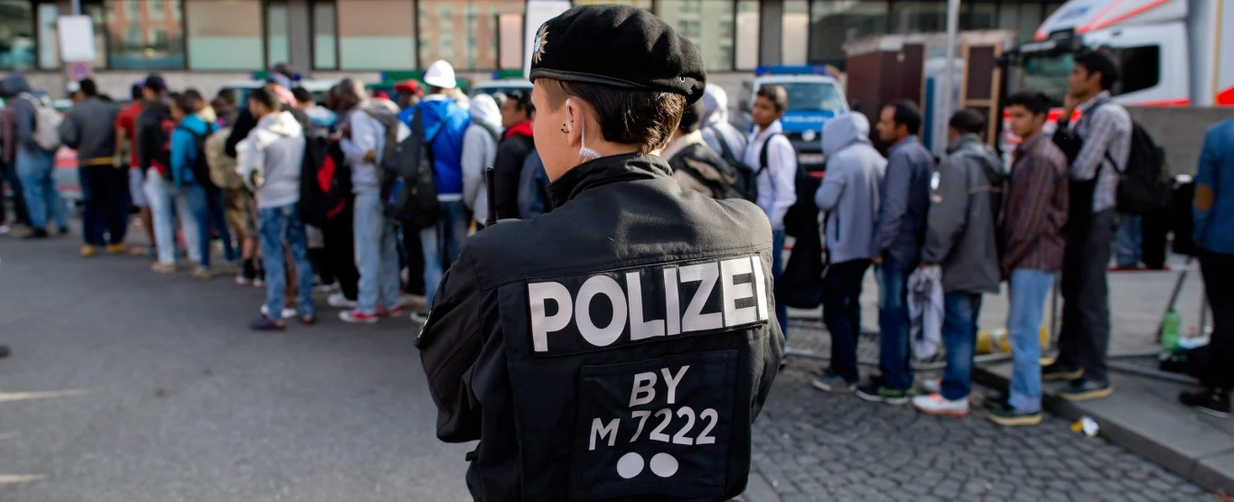 Część azylantów została ulokowana na terenie Bawarii, inni zostali przetransportowani do Północnej Nadrenii-Westfalii, Turyngii i innych krajów związkowych Niemiec