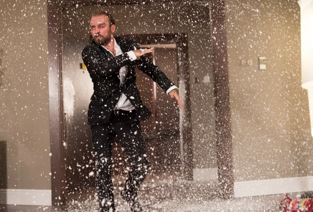 W nowym filmie Jerzego Skolimowskiego "11 minut" zobaczymy na ekranie plejadę polskich gwiazd: Wojciecha Mecwaldowskiego (na zdjęciu), Andrzeja Chyrę, Dawida Ogrodnika, Mateusza Kościukiewicza, Paulinę Chapko, Agatę Buzek, Piotra Głowackiego oraz Jana Nowickiego, których wspierają: Ifi Ude oraz irlandzki aktor Richard Dormer („Gra o tron”). 