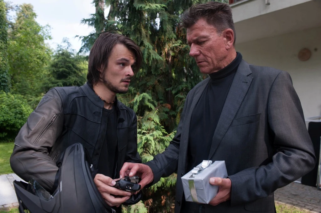 Dawid Ogrodnik i Mirosław Zbrojewicz w filmie "11 minut"