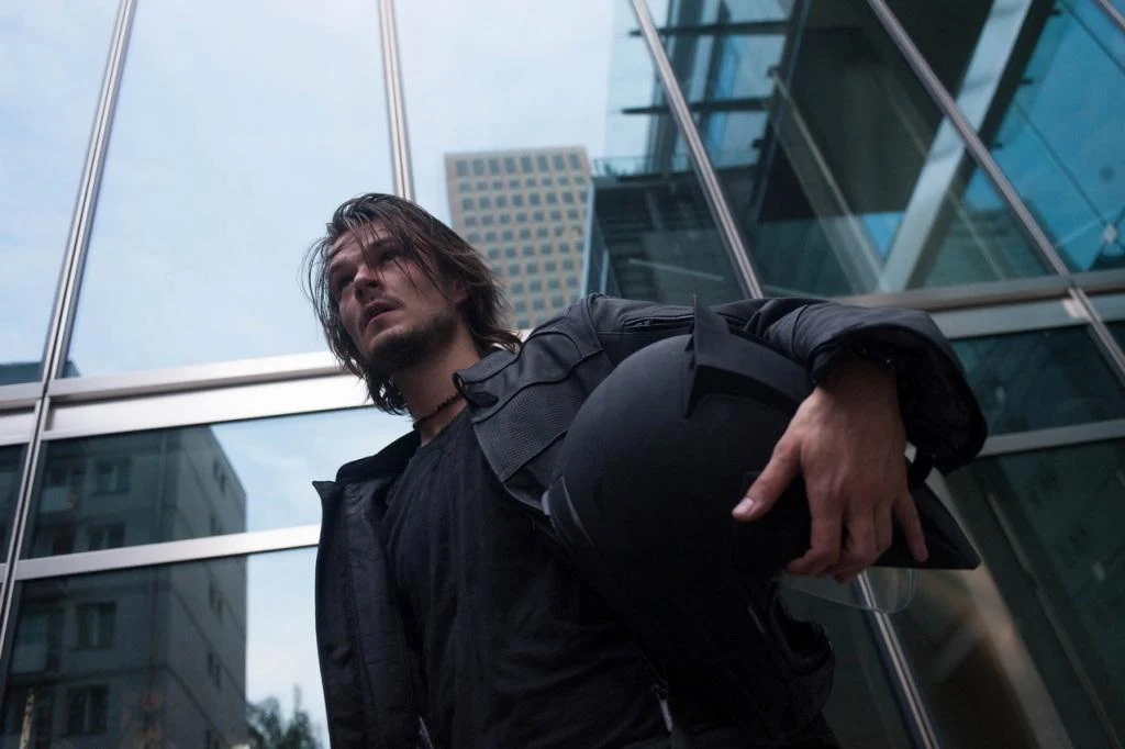 „Stąpamy po kruchym lodzie, na skraju przepaści. Za każdym rogiem czyha nieprzewidziane, niewyobrażalne. Nic nie jest pewne – następny dzień, następna godzina, nawet następna minuta. Przyszłość jest tylko w naszej wyobraźni. Wszystko może skończyć się raptownie, w najmniej oczekiwany sposób” – mówi reżyser "11 minut" Jerzy Skolimowski.