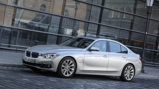 BMW 330e