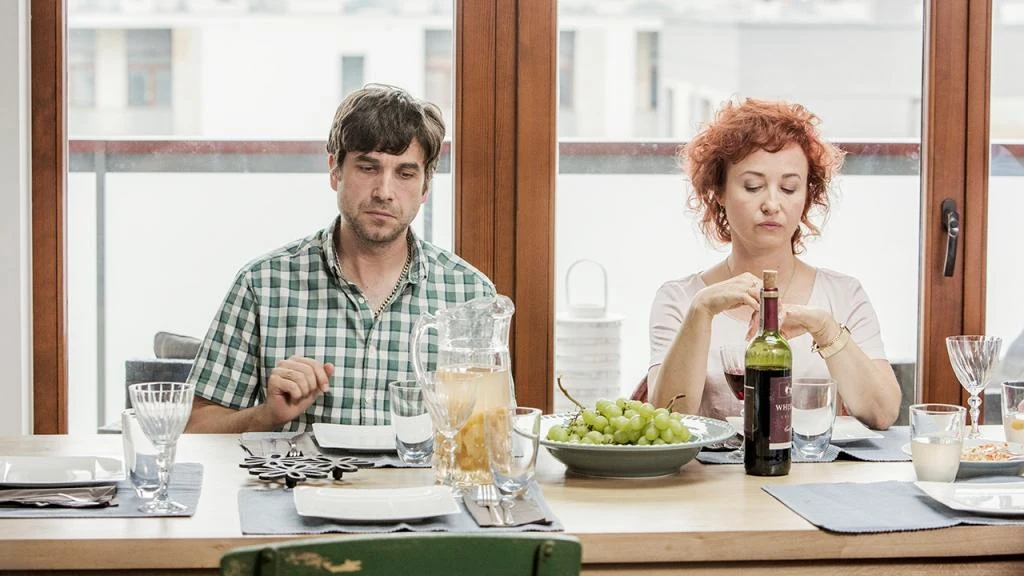 W przeciwieństwie do swojej silnej i dominującej starszej siostry, Kasia (Gabriela Muskała) jest wrażliwa i ma skłonność do egzaltacji. Pracuje jako nauczycielka, jej małżeństwo jest dalekie od ideału.