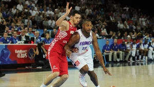 Aaron Cel (z lewej) w walce z Borisem Diawem