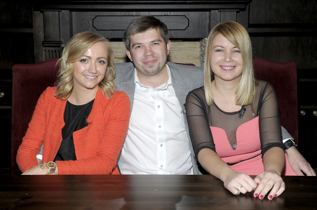 Paweł Szakiewicz w towarzystwie kandydatek na żonę Paweł Szakiewicz w towarzystwie kandydatek na żonę