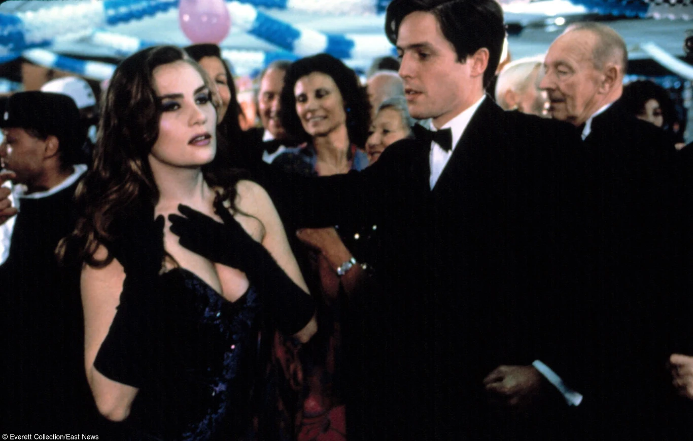 W 1992 roku Hugh Grant jedną z głównych ról w dramacie Romana Polańskiego "Gorzkie gody" (na zdjęciu), następnie wystąpił w filmie "Nocny pociąg do Wenecji" w reżyserii Carla U. Quinteria oraz w kolejnym filmie Jamesa Ivory'ego "Okruchy życia".