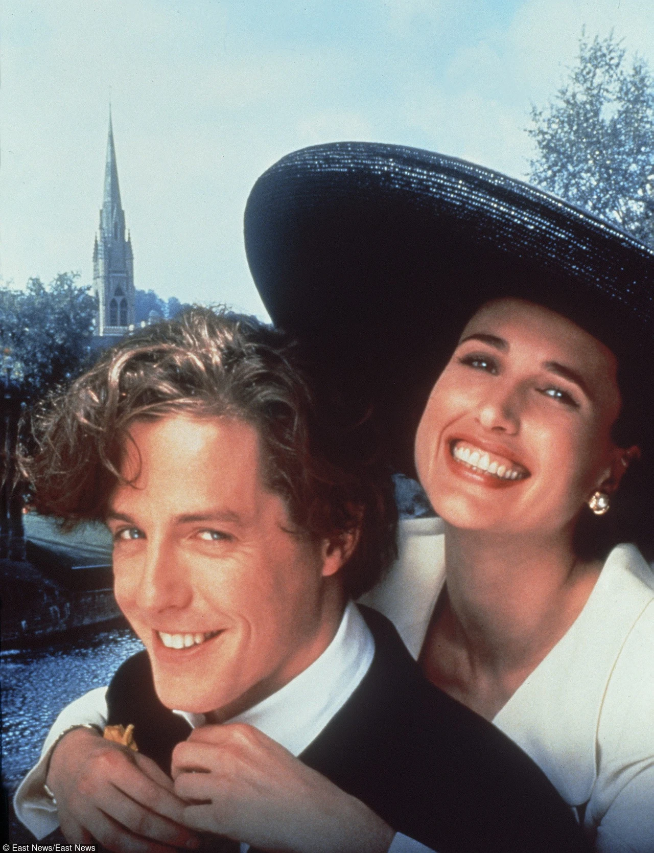 Przebojowa komedia romantyczna „Cztery wesela i pogrzeb” (1994) w reżyserii Mike'a Newella przyniosła Grantowi Złoty Glob i nagrodę BAFTA.
