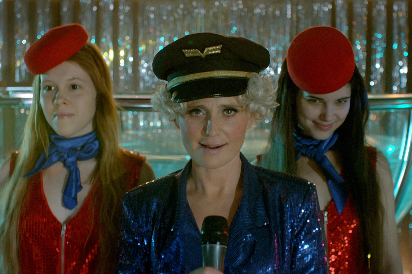 W "Córkach dancingu" Agnieszki Smoczyńskiej w głównych rolach zobaczymy wschodzące gwiazdy polskiego kina: Martę Mazurek (L) oraz Michalinę Olszańską (P), które wspierać będzie Kinga Preis (C)