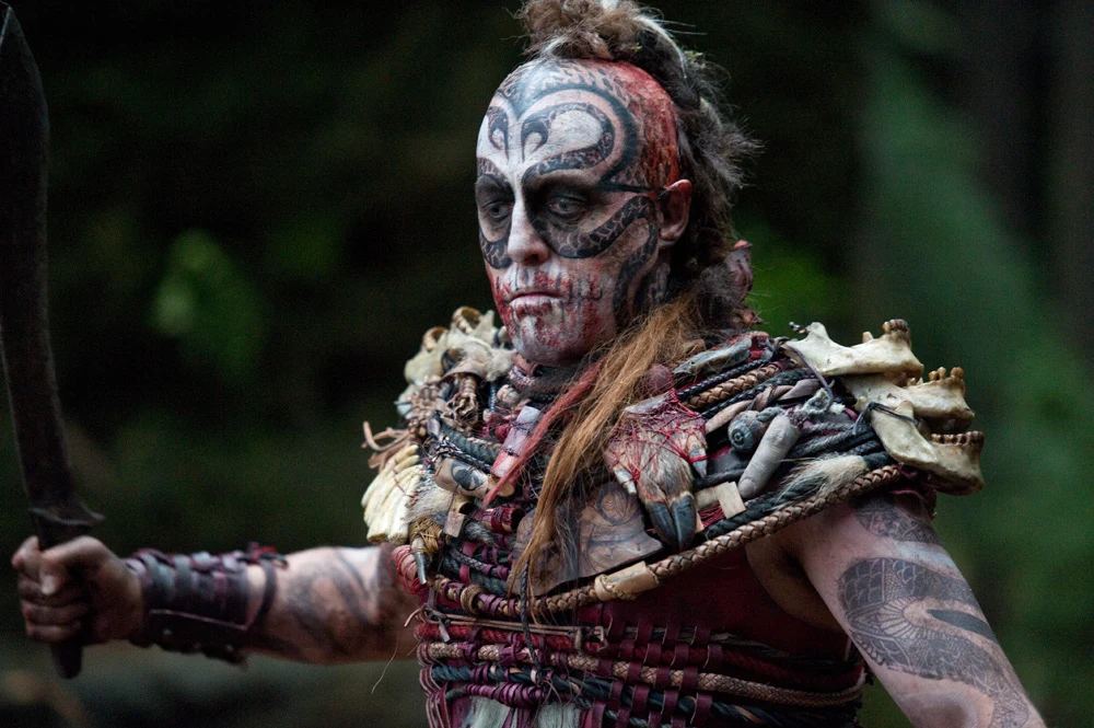 Chociaż do swojego CV dopisał ostatnio rolę pirata, a nawet kanibala o spiłowanych zębach ("Atlas chmur" rodzeństwa Wachowskich - na zdjęciu), dla widzów Hugh Grant na zawsze pozostanie czarującym lekkoduchem, niezastąpiony w kreowaniu słodkich drani. 