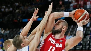 Marcin Gortat (z prawej) w meczu z Finlandią