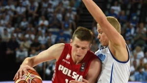 Adam Waczyński (z lewej) w meczu z Finlandią