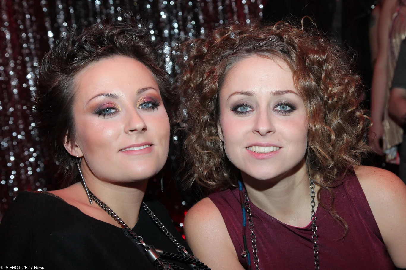 Wspólnie z siostrą Natalią Paulina występuje w zespole Archeo Sisters