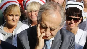 Minister zdrowia Marian Zembala podczas manifestacji pielęgniarek w Warszawie