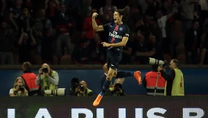 Edinson Cavani cieszy się z gola dla PSG w meczu z Girondins Bordeaux 