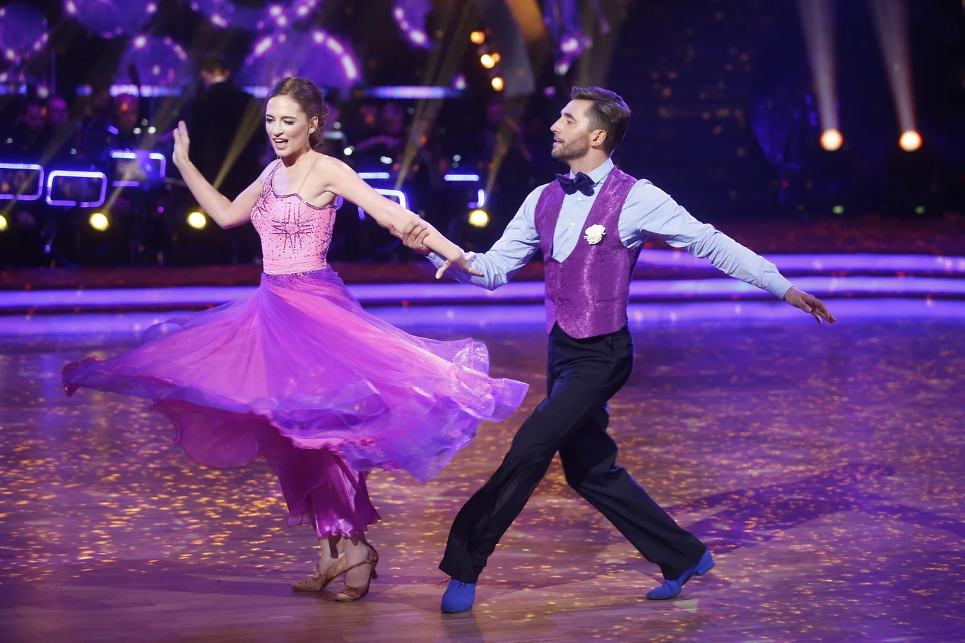 Fokstrotem przywitali się z widzami "TzG" kolejni uczestnicy show - Anna Cieślak i Rafał Maserak. - Wniosłaś na wyżyny pracę stóp - przyznała Czarna Mamba zauważając równocześnie, że aktorkę czeka "praca nad ramą". Michał Malitowski porównał występ Cieślak do fokstrota Małgorzaty Tomaszewskiej-Słominy. "Gorsza rama, ale większe jajo" - rzucił enigmatycznie. I znów Andrzej Grabowski zanotował najlepszą ocenę pary:  - Podobała mi się pani bardziej od Maseraka - rozbawił publikę juror. Para zgarnęła 32 punkty.
