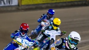 Nicki Pedersen (kask czerwony) i Tobiasz Musielak (niebieski) z Fogo Unii Leszno oraz Paweł Przedpełski (biały) i Adrian Miedziński (żółty) z KS Toruń