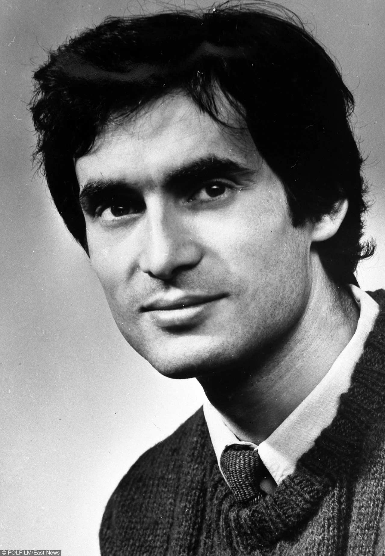 Jerzy Zelnik urodził się w Krakowie, ale studia na Wydziale Aktorskim tamtejszej Państwowej Wyższej Szkoły Teatralnej podjął w Warszawie. Zadebiutował na kinowym ekranie w 1963 roku w filmie "Smarkula". Jerzy Zelnik urodził się w Krakowie, ale studia na Wydziale Aktorskim tamtejszej Państwowej Wyższej Szkoły Teatralnej podjął w Warszawie. Zadebiutował na kinowym ekranie w 1963 roku w filmie "Smarkula".