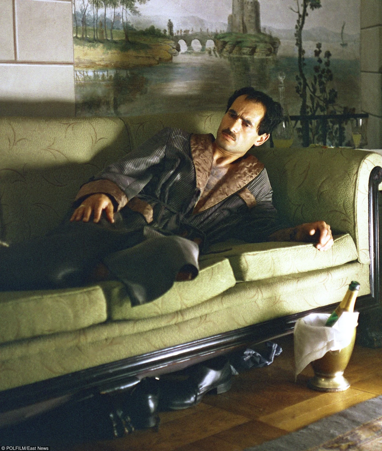 W telewizyjnej adaptacji opowiadań Jarosława Iwaszkiewicza "Trzy młyny" pojawił się jako homoseksualny koneser sztuki zakochany w młodym chłopcu. W telewizyjnej adaptacji opowiadań Jarosława Iwaszkiewicza "Trzy młyny" pojawił się jako homoseksualny koneser sztuki zakochany w młodym chłopcu.