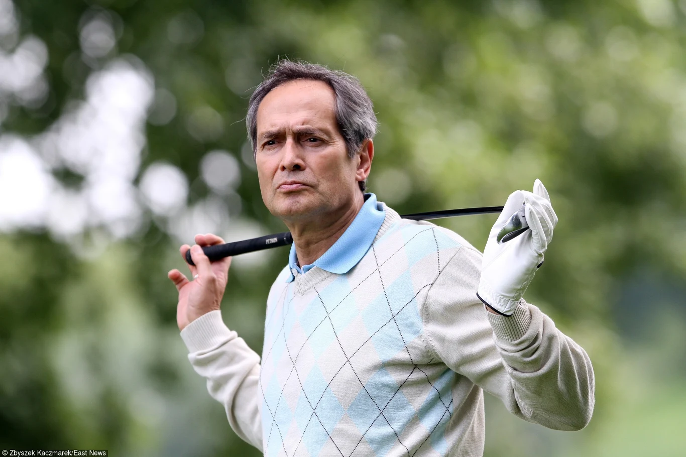 Jerzego Zelnika możemy też oglądać na małym ekranie. W telenoweli TVP1 "Klan" wystąpił w roli Krzysztofa Malickiego, pierwszej wielkiej miłości Elżbiety Chojnickiej (Barbara Bursztynowicz). Ponadto zagrał również w serialach: "Teraz albo nigdy!", "Usta Usta" oraz "Rezydencja" (na zdjęciu).
W 2010 wszedł w skład komitetu poparcia Jarosława Kaczyńskiego w wyborach prezydenckich. Jerzego Zelnika możemy też oglądać na małym ekranie. W telenoweli TVP1 "Klan" wystąpił w roli Krzysztofa Malickiego, pierwszej wielkiej miłości Elżbiety Chojnickiej (Barbara Bursztynowicz). Ponadto zagrał również w serialach: "Teraz albo nigdy!", "Usta Usta" oraz "Rezydencja" (na zdjęciu).
W 2010 wszedł w skład komitetu poparcia Jarosława Kaczyńskiego w wyborach prezydenckich.