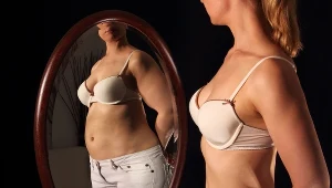 Osoba chora na bulimię obsesyjnie myśli o jedzeniu