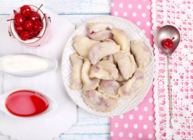 Pierogi z owocami zawsze smakują świetnie