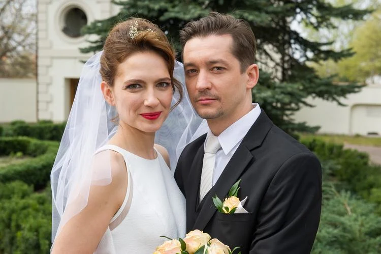 Najdłużej odgrywaną przez Annę Cieślak rolą jest kreacja w serialu "Na Wspólnej". W produkcji TVN-u oglądamy aktorkę od 2003 roku.

W styczniu 2015, w 2000. odcinku telenoweli, jej bohaterka wzięła ślub z postacią Wojciecha Brzezińskiego.

- Mam nadzieję, że widzowie się wzruszą, bo ja się wzruszyłam. Po raz pierwszy wystąpiłam w roli panny młodej i muszę przyznać, że bardzo mi się podobało - zdradziła aktorka.

 