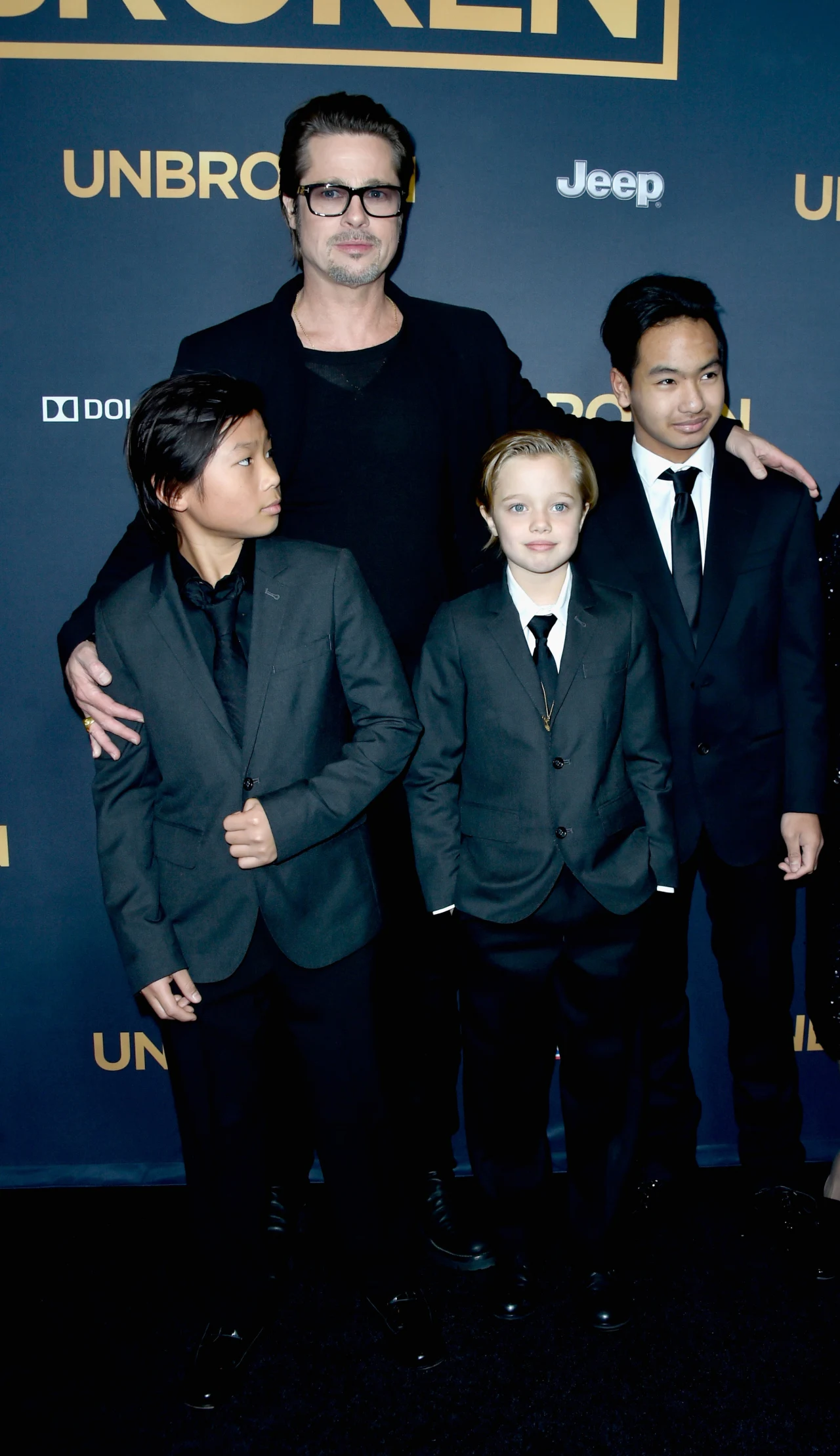 Brad Pitt z dziećmi (Shiloh po środku) Brad Pitt z dziećmi (Shiloh po środku)