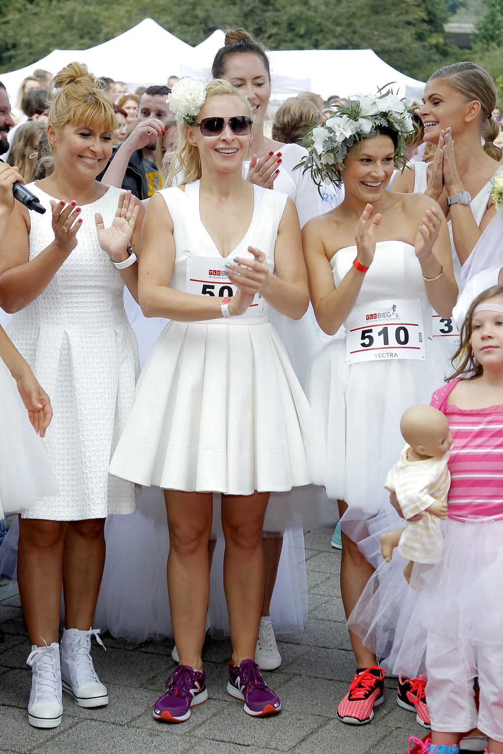 Viola Piekut pozuje z Kasią Skrzynecką, Pauliną Holtz i Kasią Kępką Viola Piekut pozuje z Kasią Skrzynecką, Pauliną Holtz i Kasią Kępką