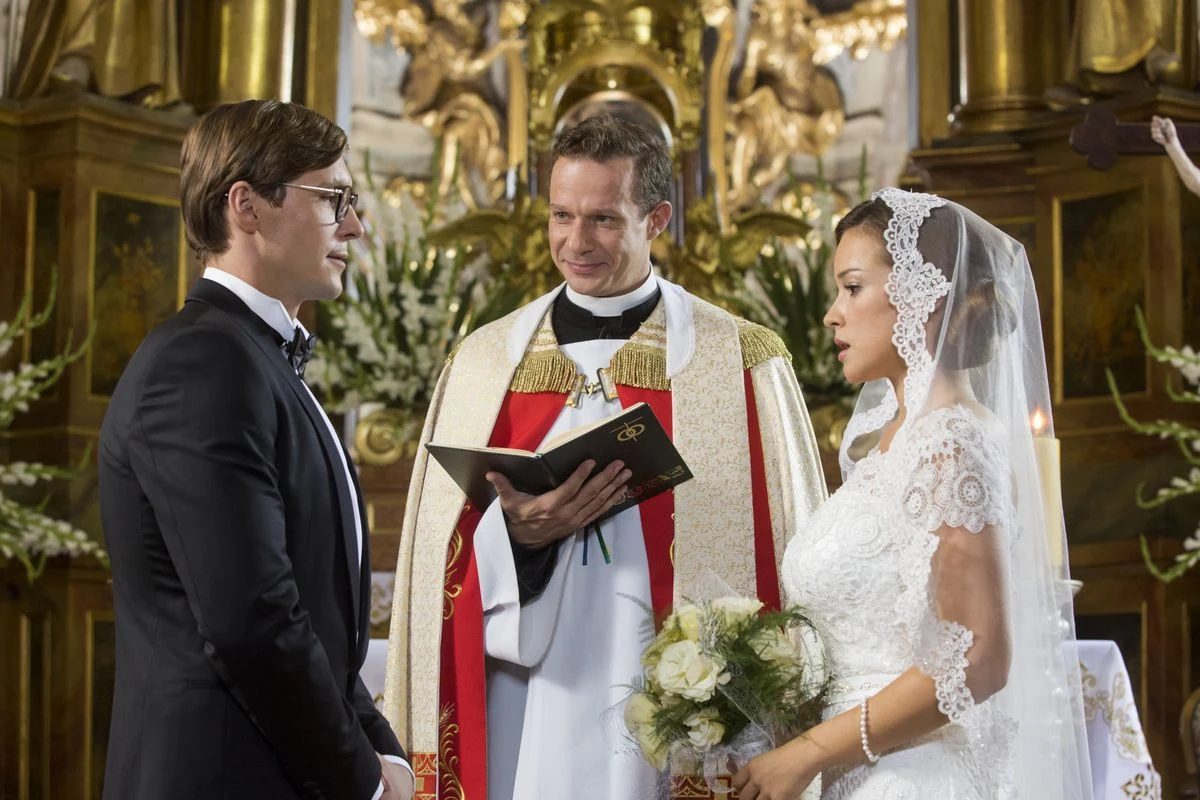 Mikołaj Roznerski i Alicja Bachleda-Curuś na planie komedii "7 rzeczy, których nie wiecie o facetach"