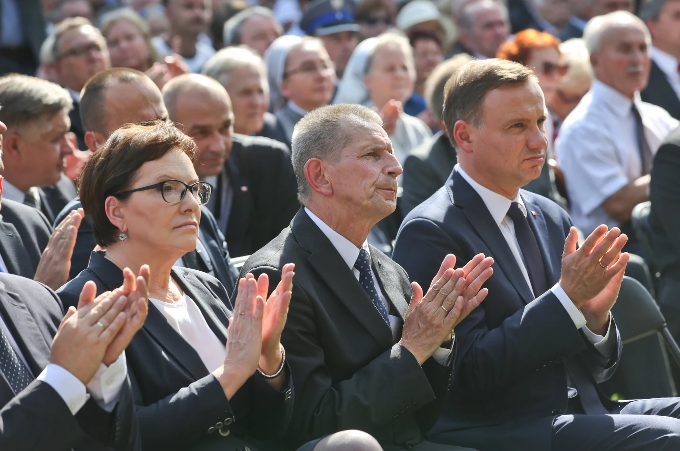W oficjalnym otwarciu Muzeum Katyńskiego na Cytadeli Warszawskiej uczestniczyli wspólnie prezydent Andrzej Duda, premier Ewa Kopacza i minister obrony Tomasz Siemoniak W oficjalnym otwarciu Muzeum Katyńskiego na Cytadeli Warszawskiej uczestniczyli wspólnie prezydent Andrzej Duda, premier Ewa Kopacza i minister obrony Tomasz Siemoniak