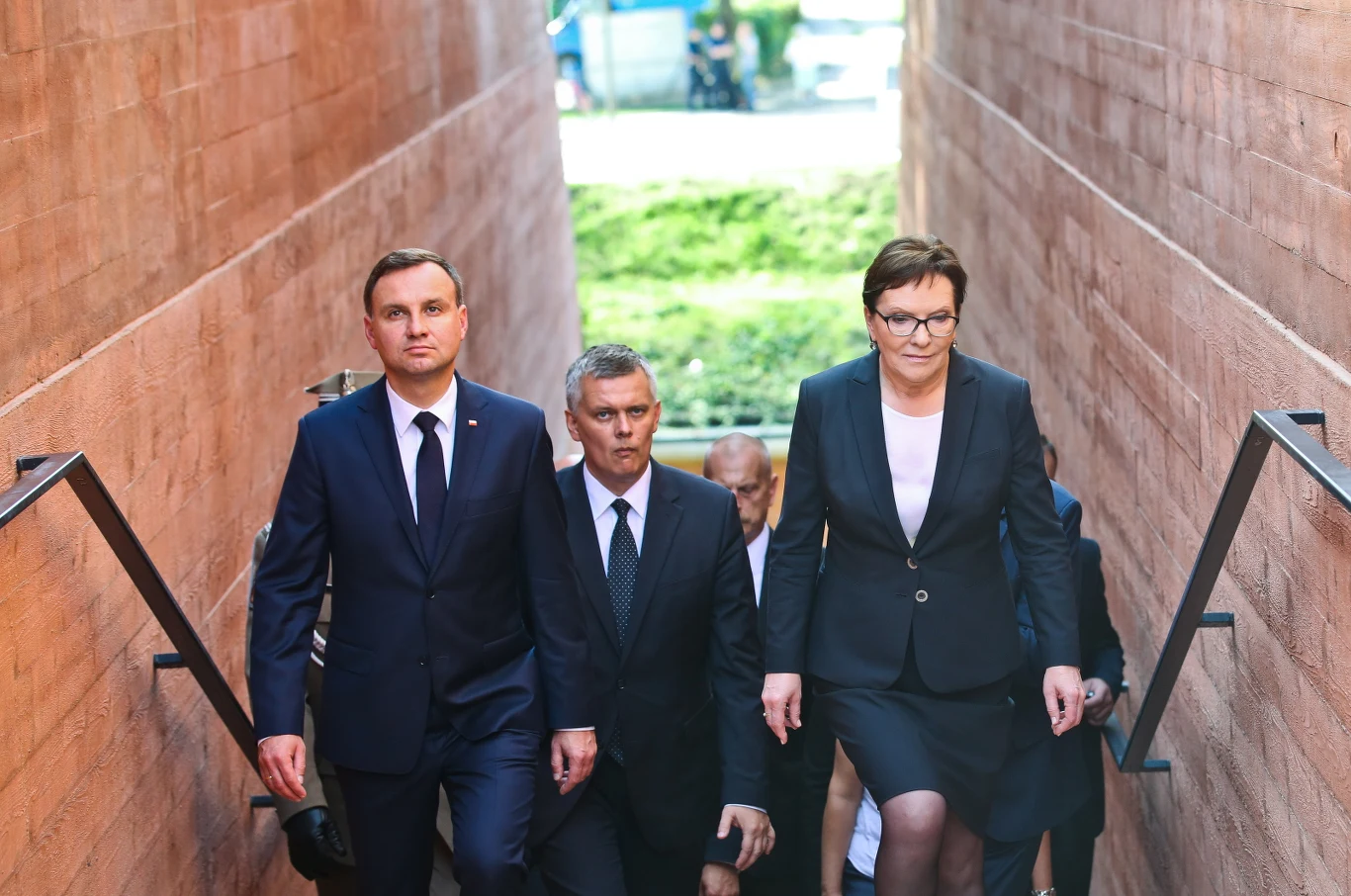 W oficjalnym otwarciu Muzeum Katyńskiego na Cytadeli Warszawskiej uczestniczyli wspólnie prezydent Andrzej Duda, premier Ewa Kopacza i minister obrony Tomasz Siemoniak W oficjalnym otwarciu Muzeum Katyńskiego na Cytadeli Warszawskiej uczestniczyli wspólnie prezydent Andrzej Duda, premier Ewa Kopacza i minister obrony Tomasz Siemoniak
