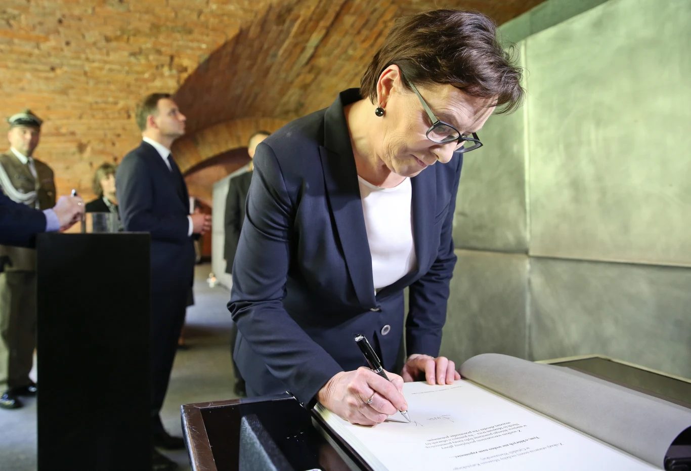 W oficjalnym otwarciu Muzeum Katyńskiego na Cytadeli Warszawskiej uczestniczyli wspólnie prezydent Andrzej Duda, premier Ewa Kopacza i minister obrony Tomasz Siemoniak W oficjalnym otwarciu Muzeum Katyńskiego na Cytadeli Warszawskiej uczestniczyli wspólnie prezydent Andrzej Duda, premier Ewa Kopacza i minister obrony Tomasz Siemoniak
