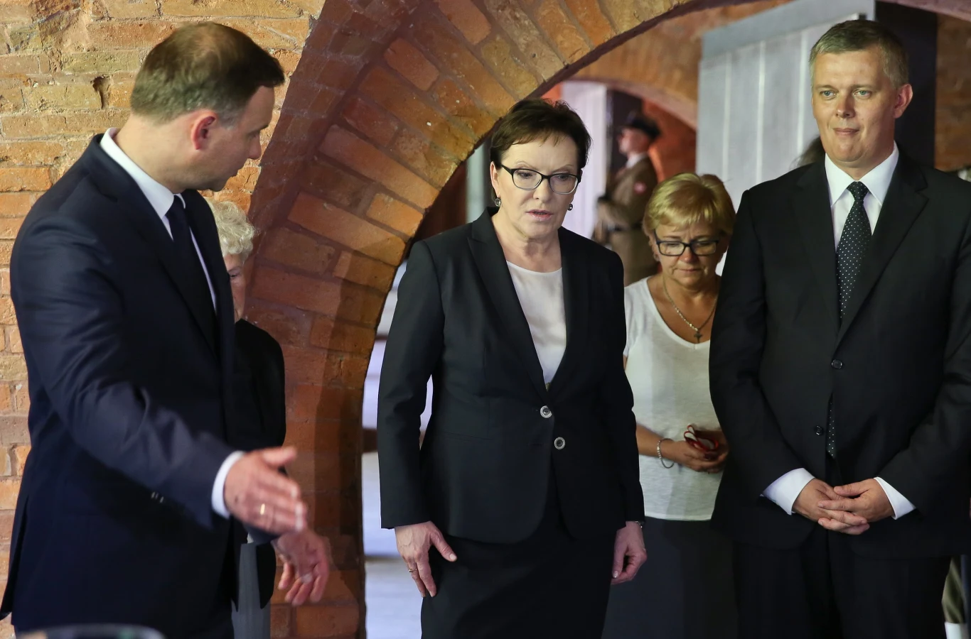 W oficjalnym otwarciu Muzeum Katyńskiego na Cytadeli Warszawskiej uczestniczyli wspólnie prezydent Andrzej Duda, premier Ewa Kopacza i minister obrony Tomasz Siemoniak W oficjalnym otwarciu Muzeum Katyńskiego na Cytadeli Warszawskiej uczestniczyli wspólnie prezydent Andrzej Duda, premier Ewa Kopacza i minister obrony Tomasz Siemoniak