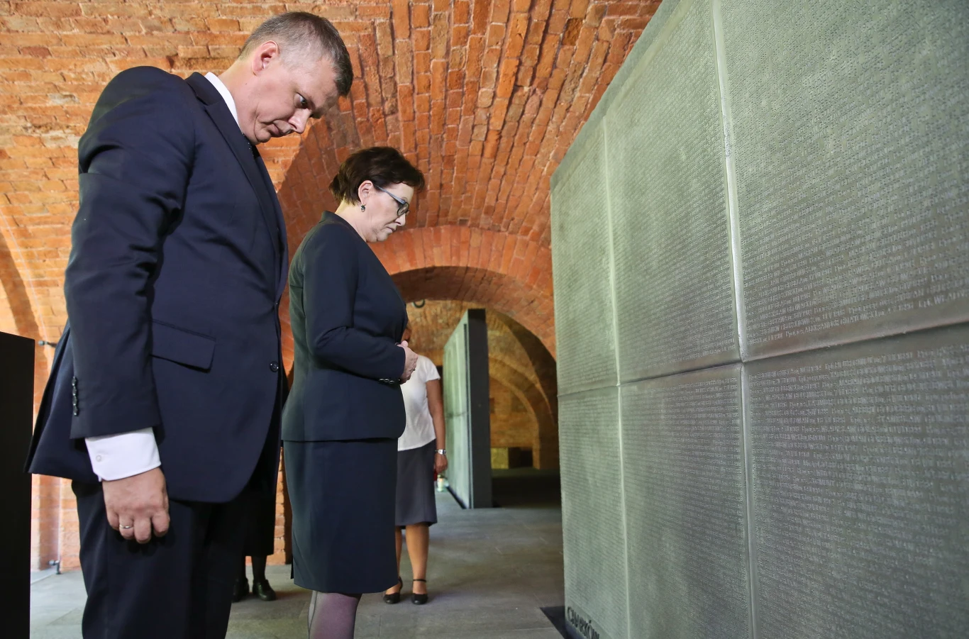 W oficjalnym otwarciu Muzeum Katyńskiego na Cytadeli Warszawskiej uczestniczyli wspólnie prezydent Andrzej Duda, premier Ewa Kopacza i minister obrony Tomasz Siemoniak W oficjalnym otwarciu Muzeum Katyńskiego na Cytadeli Warszawskiej uczestniczyli wspólnie prezydent Andrzej Duda, premier Ewa Kopacza i minister obrony Tomasz Siemoniak