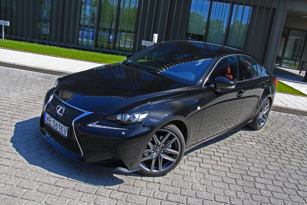 Lexus IS 300h F Sport