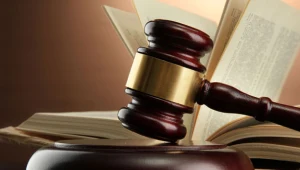 Ksiądz przyznał się do popełnienia czynów, o które został oskarżony, zdjęcie ilustracyjne