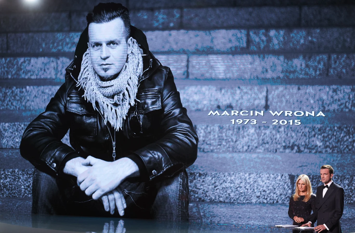 Portret zmarłego reżysera Marcina Wrony wyświetlony podczas gali wręczenia nagród 40. Festiwalu Polskich Filmów Fabularnych w Gdyni